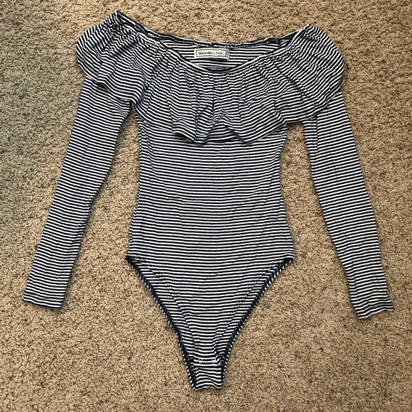 Abercrombie Women’s Off-Shoulder Striped Bodysuit - Picture 4 of 8